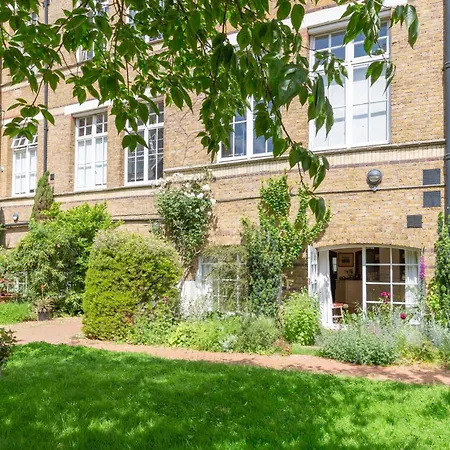 Vibrant 2bd Flat - Near Bridge * London