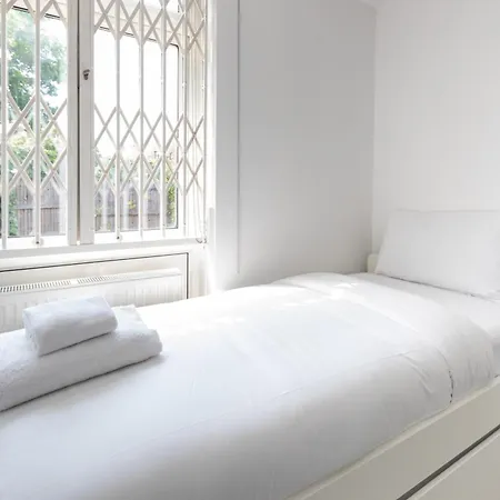 Spacious & Welcoming 4bd House - Kennington Apartment London