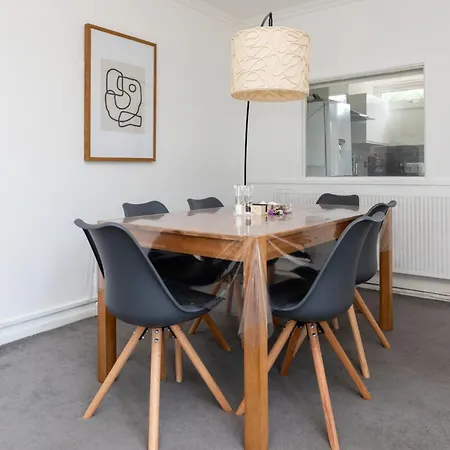 Spacious & Welcoming 4bd House - Kennington * London