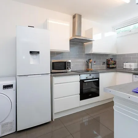 Spacious & Welcoming 4bd House - Kennington