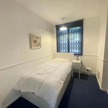 Spacious & Welcoming 4bd House - Kennington Apartment London