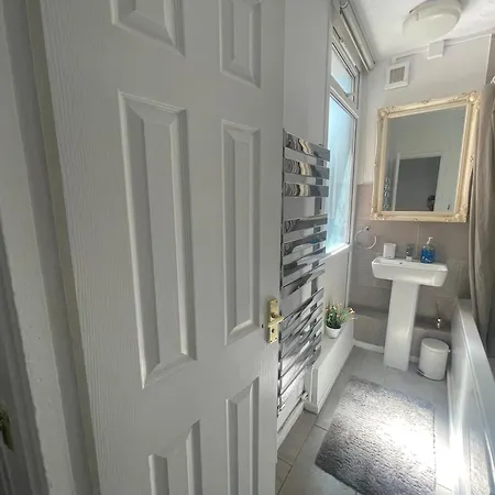 Spacious & Welcoming 4bd House - Kennington *