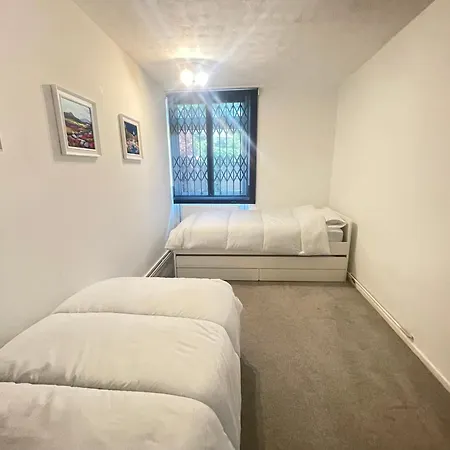 Spacious & Welcoming 4bd House - Kennington