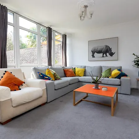 Spacious & Welcoming 4bd House - Kennington