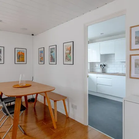 Apartment 2bd Flat With Views Of Canary Wharf - Rotherhithe