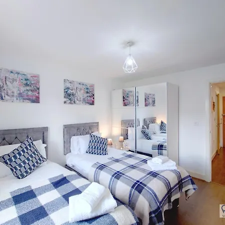 Free Parking - Serviced Two Bed London Docklands Apartment Beckton