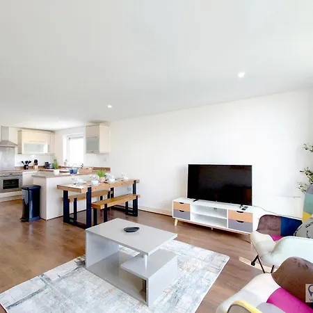 Free Parking - Serviced Two Bed London Docklands Beckton