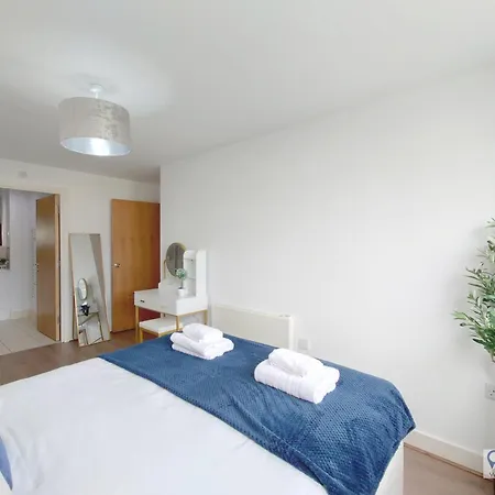 Free Parking - Serviced Two Bed London Docklands *