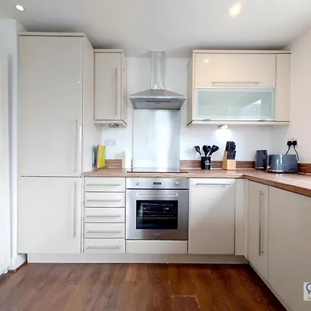 Free Parking - Serviced Two Bed London Docklands Beckton