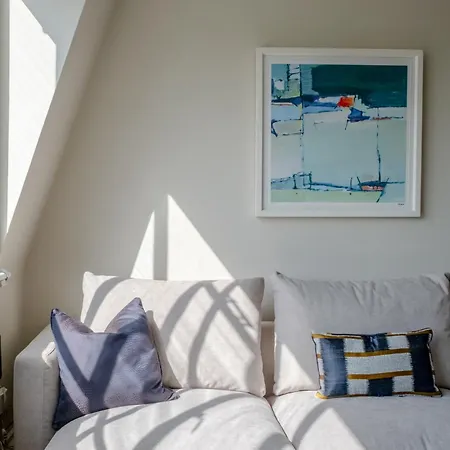 Apartment Beautifully Decorated 1bd Oasis - Earl's Court! London