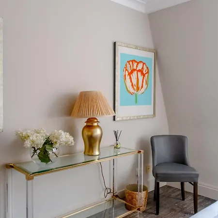 Beautifully Decorated 1bd Oasis - Earl's Court!