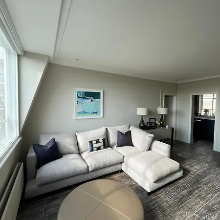 Beautifully Decorated 1bd Oasis - Earl's Court! * London