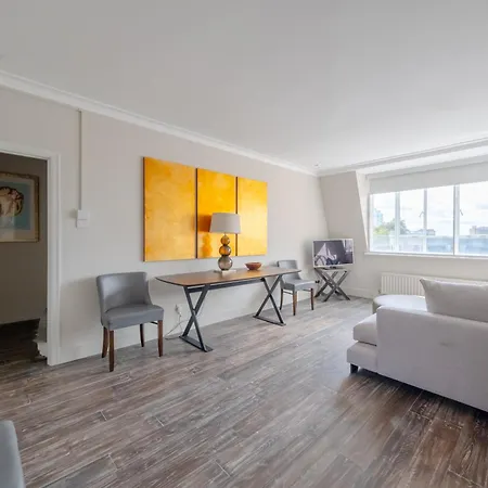 Apartment Beautifully Decorated 1bd Oasis - Earl's Court!