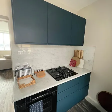 Beautifully Decorated 1bd Oasis - Earl's Court! *