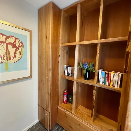 Beautifully Decorated 1bd Oasis - Earl's Court! Apartment *