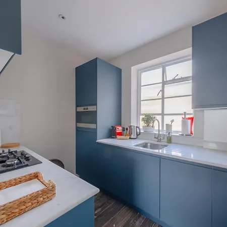 Beautifully Decorated 1bd Oasis - Earl's Court! Apartment London