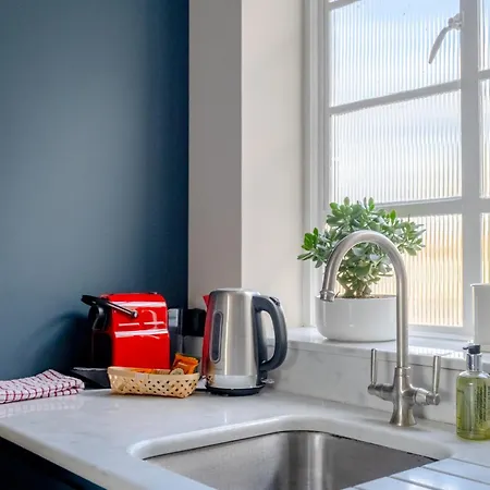 Beautifully Decorated 1bd Oasis - Earl's Court!
