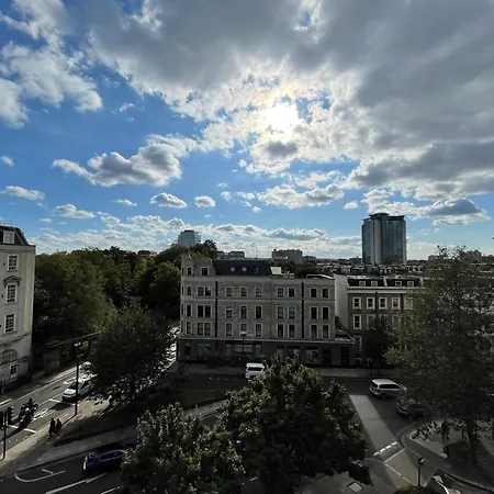 Apartment Beautifully Decorated 1bd Oasis - Earl's Court! London