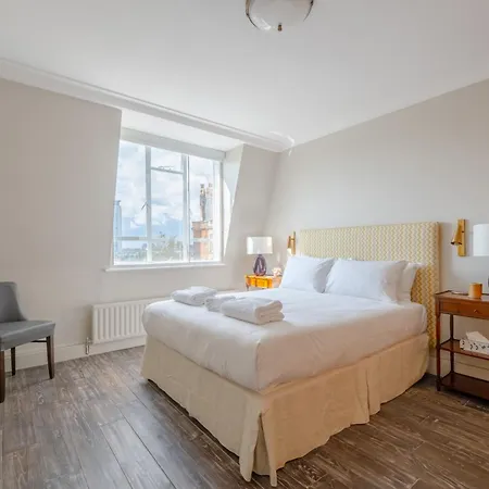 Beautifully Decorated 1bd Oasis - Earl's Court! London