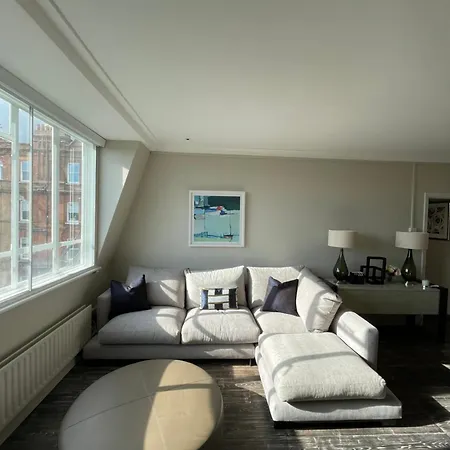 Beautifully Decorated 1bd Oasis - Earl's Court! *