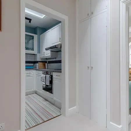 Quaint & Cosy 1 Bedroom Flat - Kensington Olympia! * London