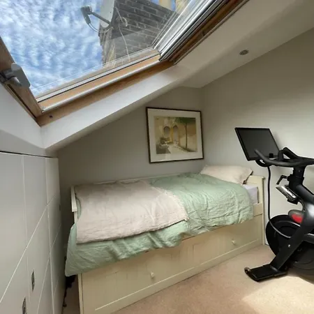 Secluded & Serene 3bd Family - Wandsworth! Apartment London