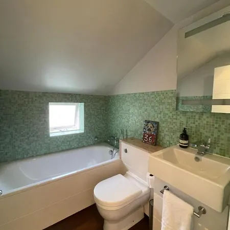 Secluded & Serene 3bd Family - Wandsworth! Apartment