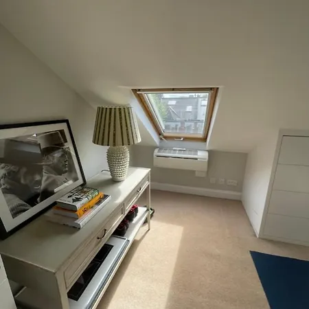 Apartment Secluded & Serene 3bd Family - Wandsworth!
