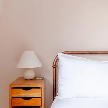 Quaint & Cosy 1 Bedroom Flat - Kensington Olympia! *