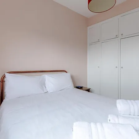 Quaint & Cosy 1 Bedroom Flat - Kensington Olympia! * London