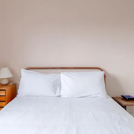 Quaint & Cosy 1 Bedroom Flat - Kensington Olympia!