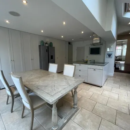 Secluded & Serene 3bd Family - Wandsworth! London