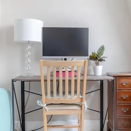 Quaint & Cosy 1 Bedroom Flat - Kensington Olympia! * London