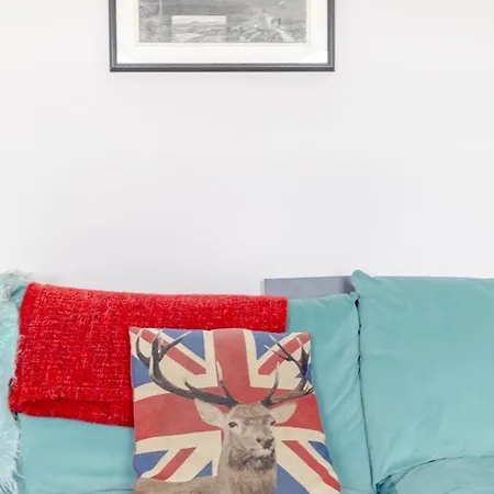 Quaint & Cosy 1 Bedroom Flat - Kensington Olympia!