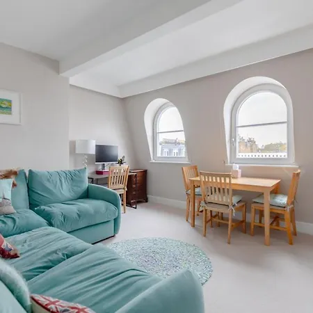 Quaint & Cosy 1 Bedroom Flat - Kensington Olympia! London