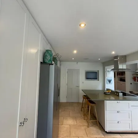 Apartment Secluded & Serene 3bd Family - Wandsworth!