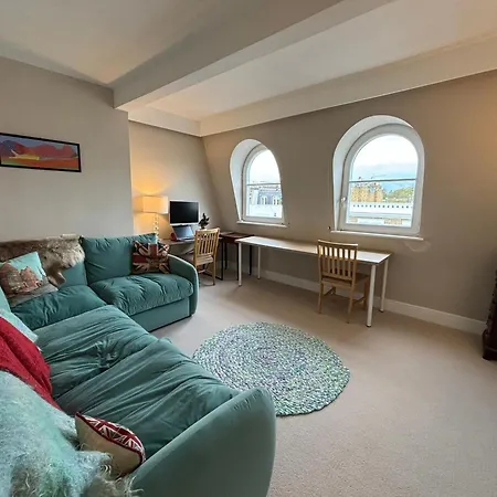 Quaint & Cosy 1 Bedroom Flat - Kensington Olympia! *