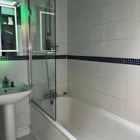Apartment Quaint & Cosy 1 Bedroom Flat - Kensington Olympia! *