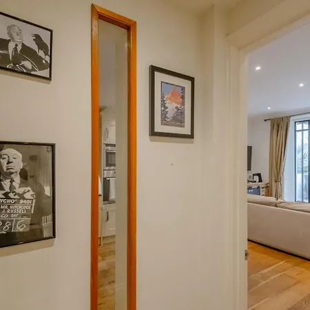 Gorgeous 2bd Flat With Patio - South Kensington! Apartment *