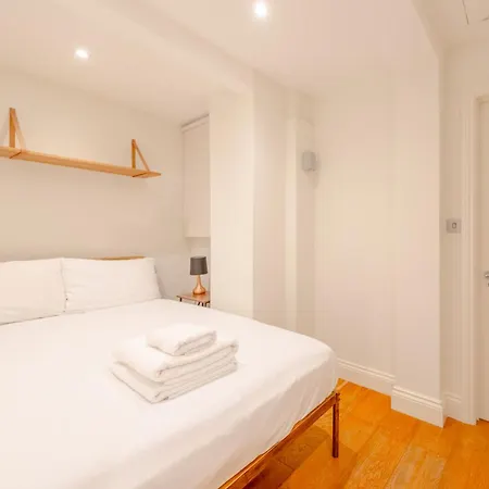 Gorgeous 2bd Flat With Patio - South Kensington! * London
