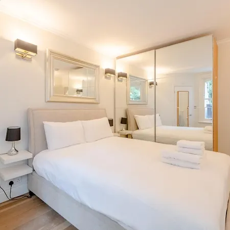 Gorgeous 2bd Flat With Patio - South Kensington! London