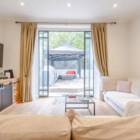 Gorgeous 2bd Flat With Patio - South Kensington! Apartment London