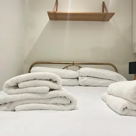 Gorgeous 2bd Flat With Patio - South Kensington! * London