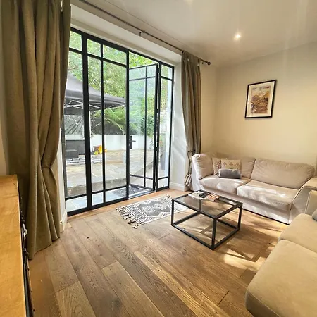 Gorgeous 2bd Flat With Patio - South Kensington!