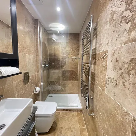 Gorgeous 2bd Flat With Patio - South Kensington! *