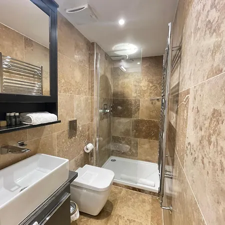 Gorgeous 2bd Flat With Patio - South Kensington! Apartment *