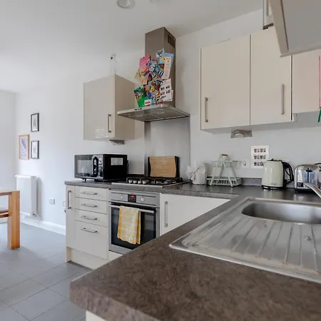 & Modern 1bd Flat With Balcony Hackney! Apartment London
