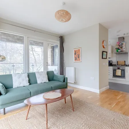 & Modern 1bd Flat With Balcony Hackney!