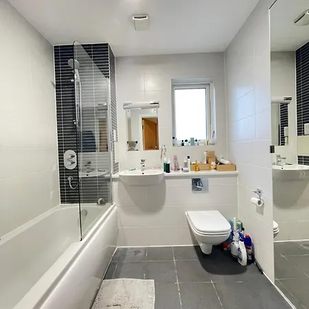 & Modern 1bd Flat With Balcony Hackney! Apartment *