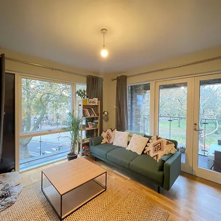 & Modern 1bd Flat With Balcony Hackney! *